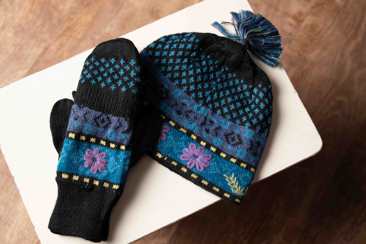 Blue Meadow alpaca hat and matching lined glittens gift set