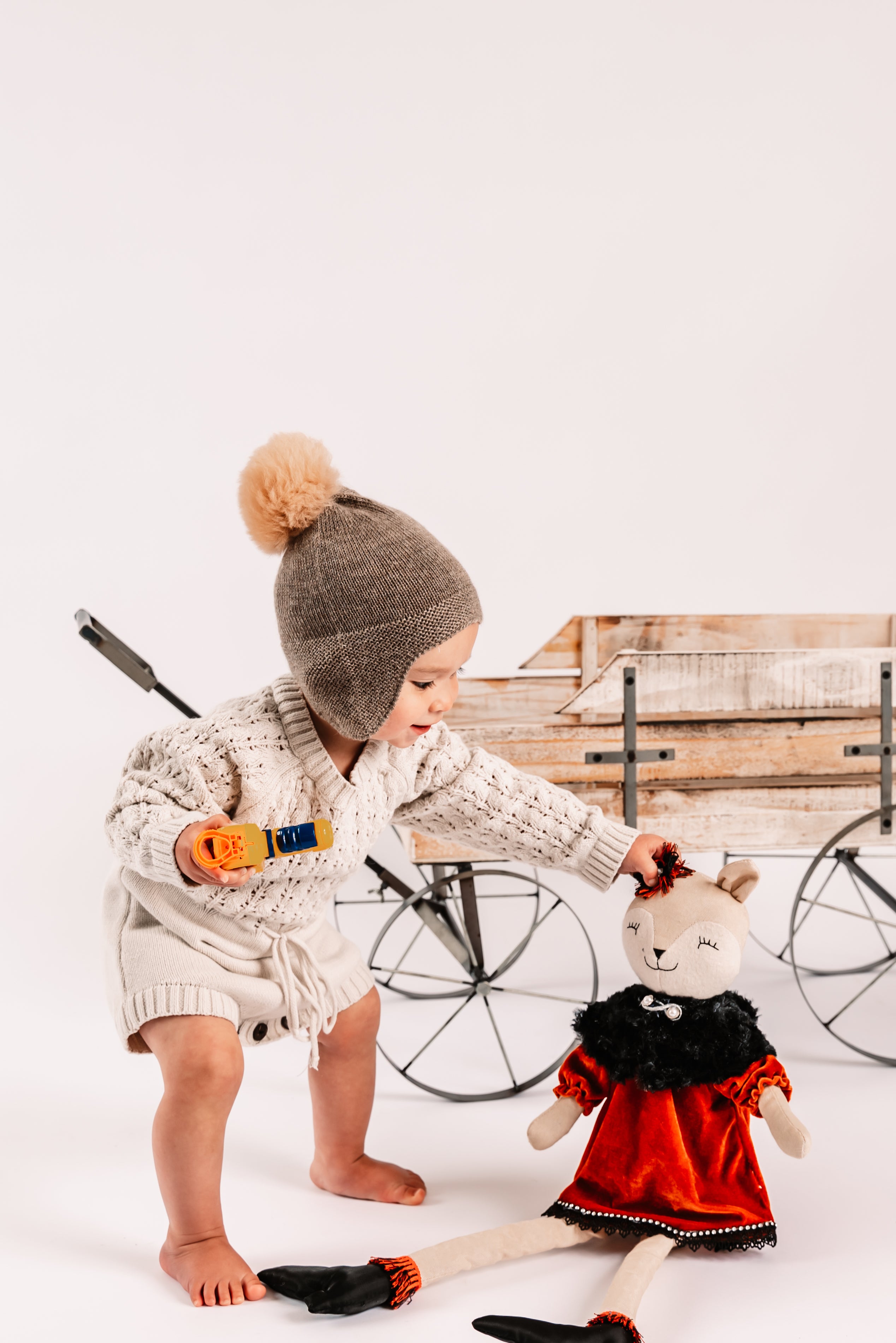 Child Alpaca Bonnet Hat with Alpaca Pom Pom – Enchanted Farms Boutique