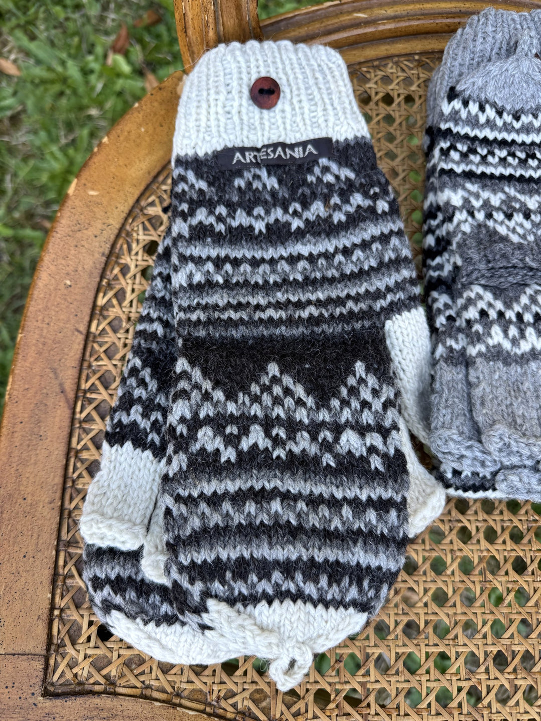 Andean Peaks flip-top mittens in cream