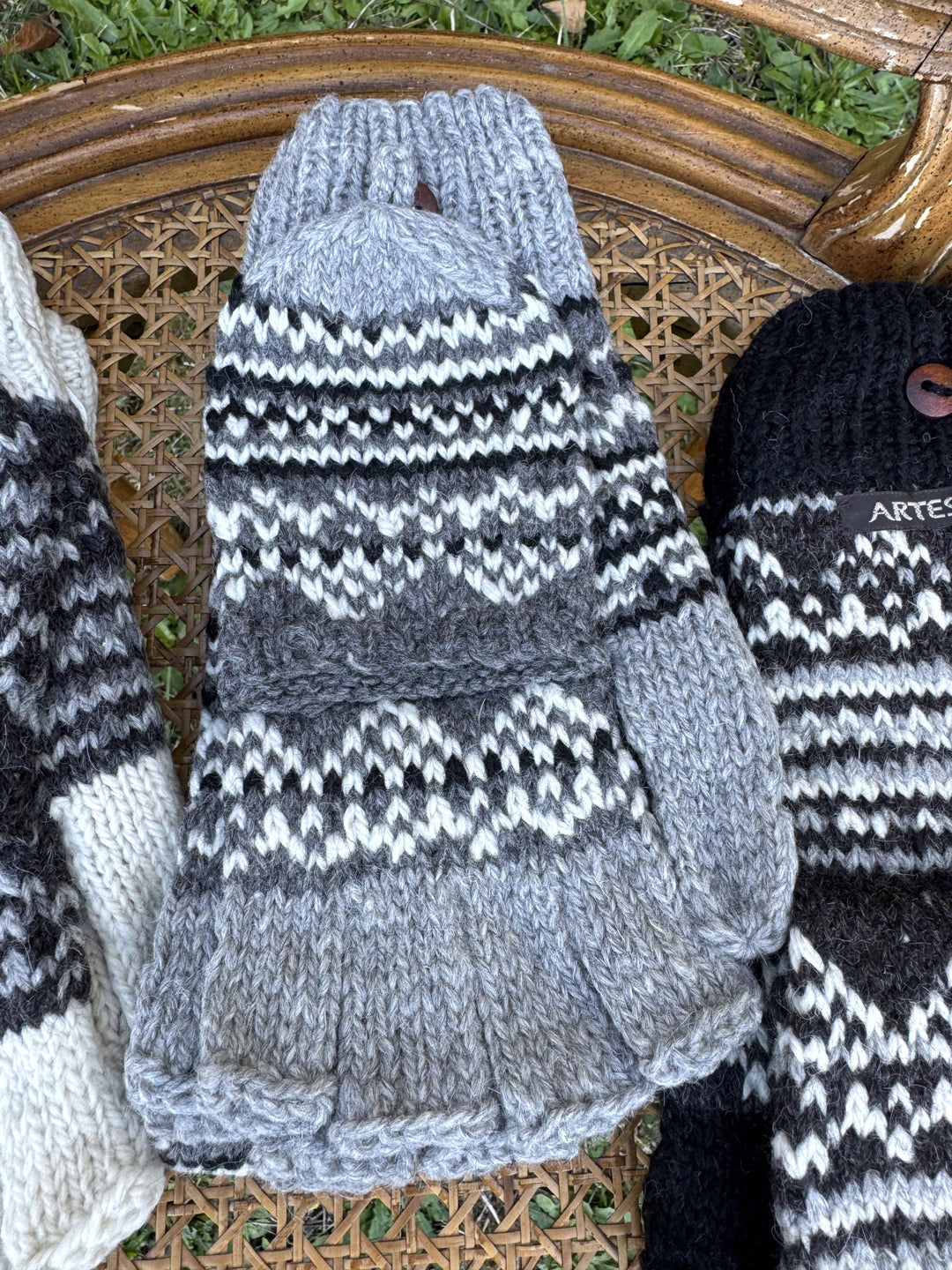 Andean Peaks flip-top mittens in gray