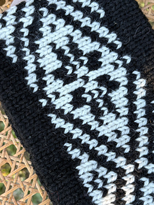Close-up of the black and white geometric pattern